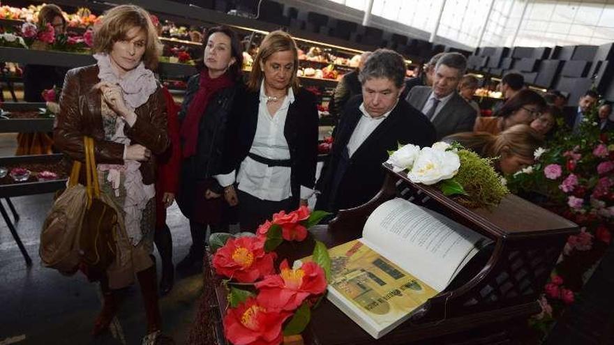 Nava Castro, Carmela Silva y Lores inauguraron la muestra. // G. Santos