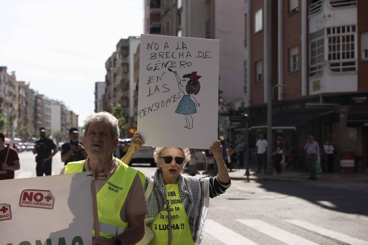 Fotogalería | Así se ha vivido la manifestación por el Día Internacional del Trabajo en Badajoz