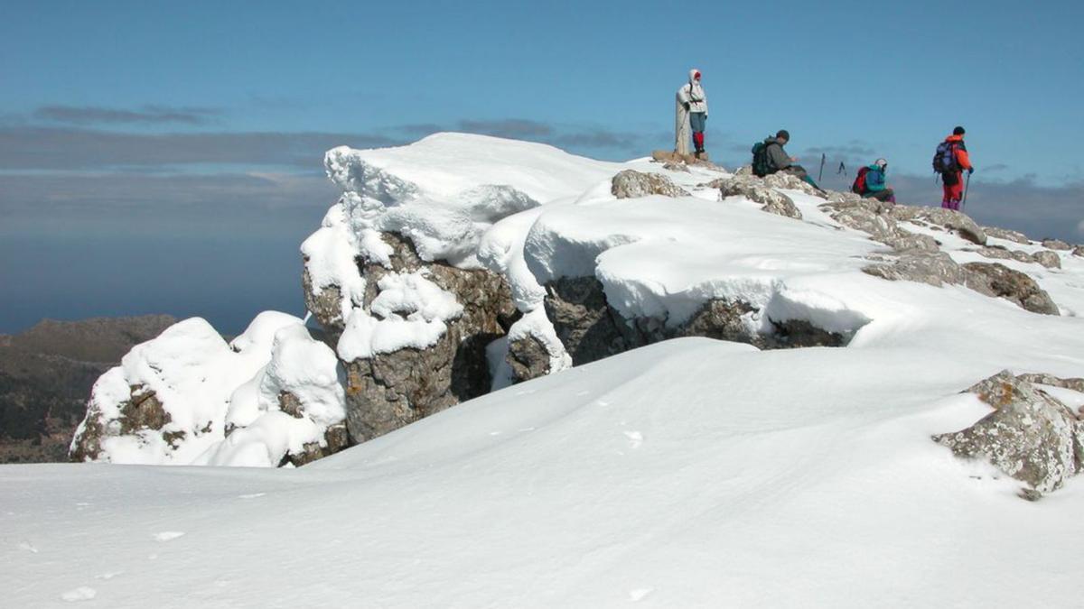 Schneefall auf dem Gipfel des Tomir im Februar 2005.  | F.: SEBASTIÁN TERRASSA