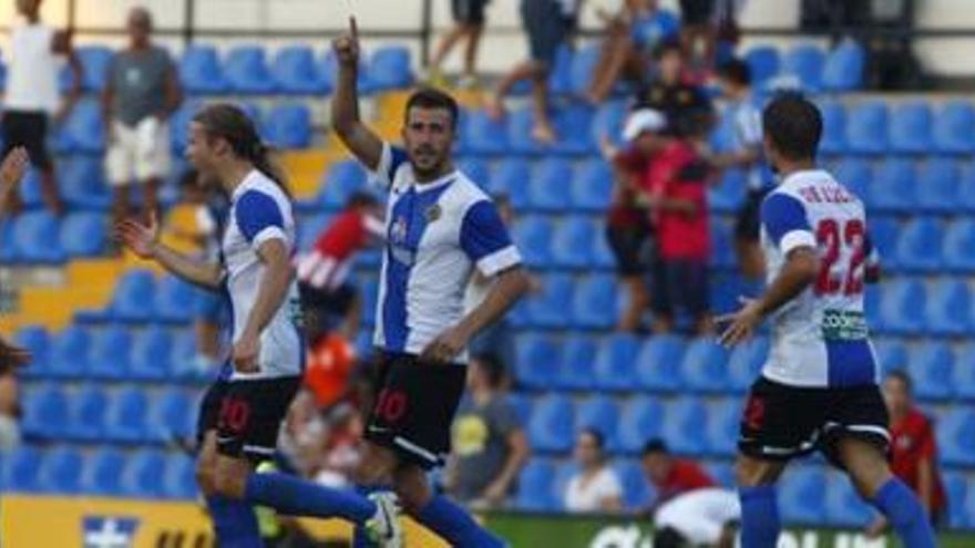 Los jugadores del Hércules celebran el segundo gol marcado ante el Mallorca