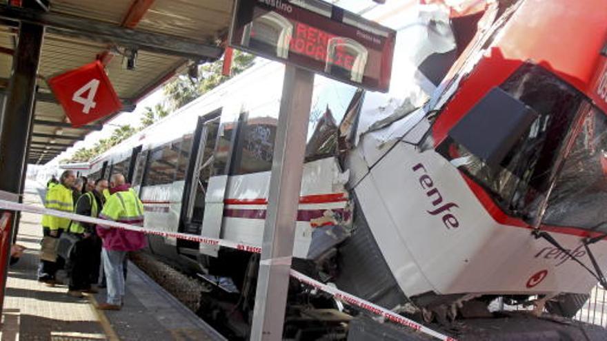 Diez heridos al chocar un tren en la estación de Mataró