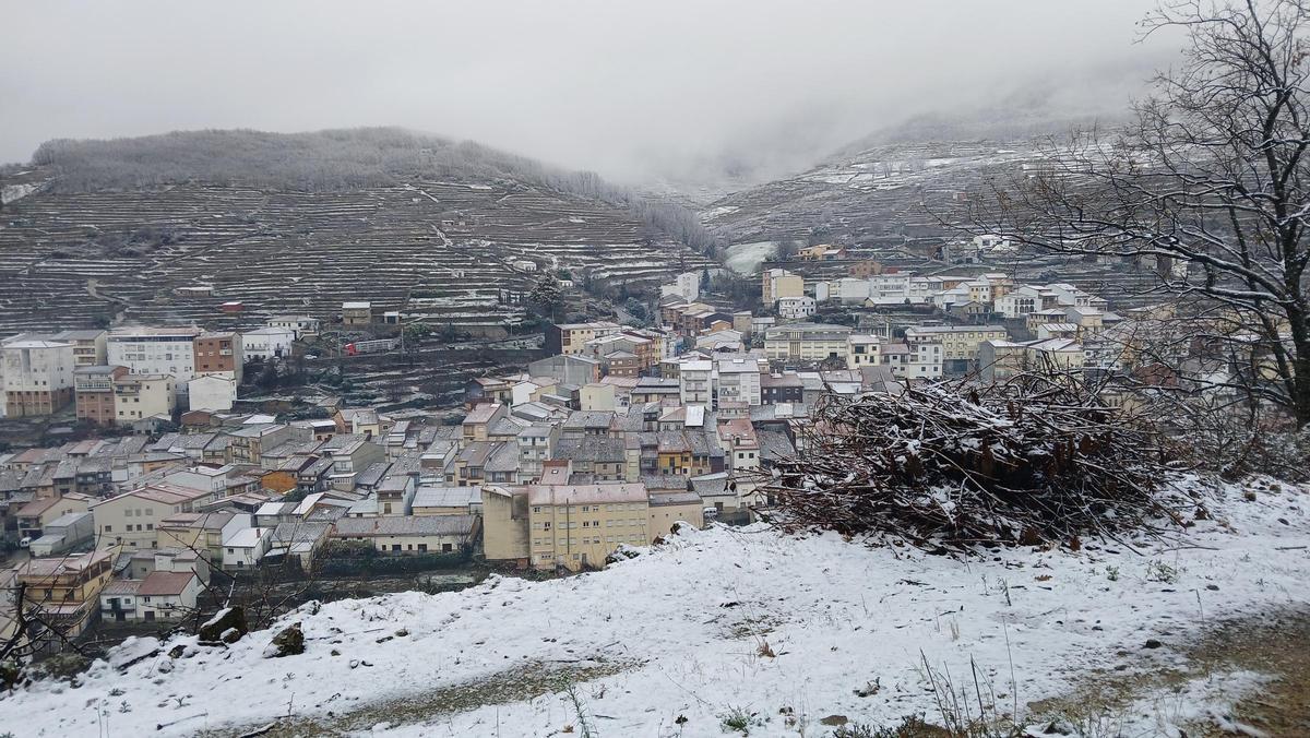 FOTOGALERÍA | Copos de nieve en Extremadura en este domingo electoral