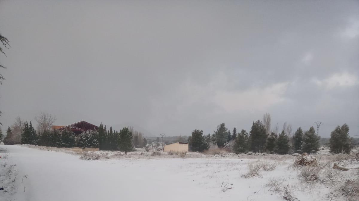 Sábado de heladas, posibles nevadas débiles y rachas muy fuertes de viento