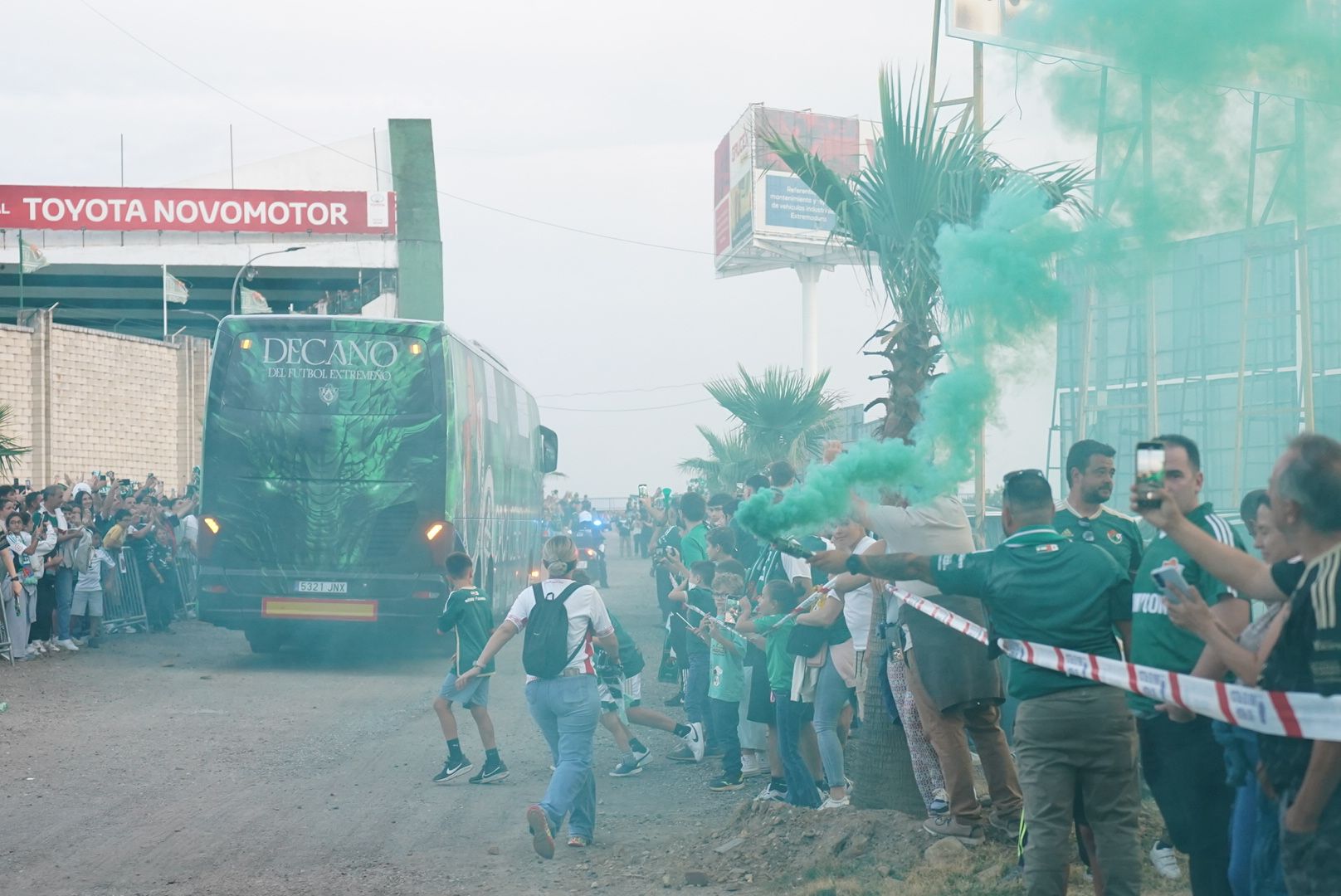 Ambiente en la previa del Cacereño-Tenerife