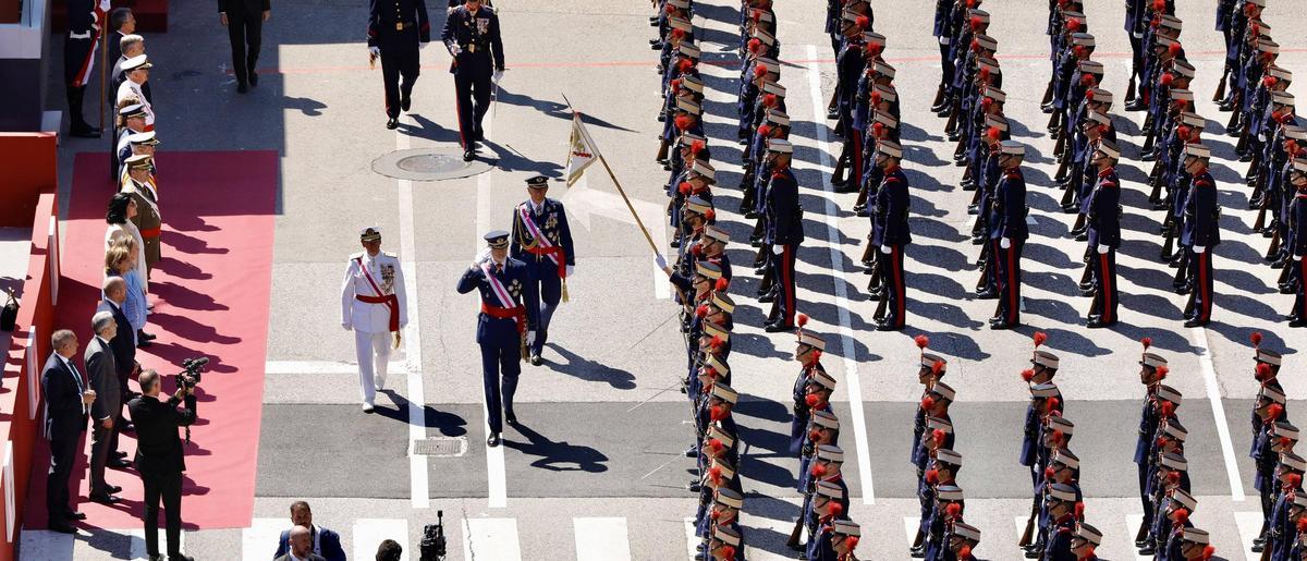EN IMÁGENES: Así fue el multitudinario desfile en Oviedo por el Día de las Fuerzas Armadas