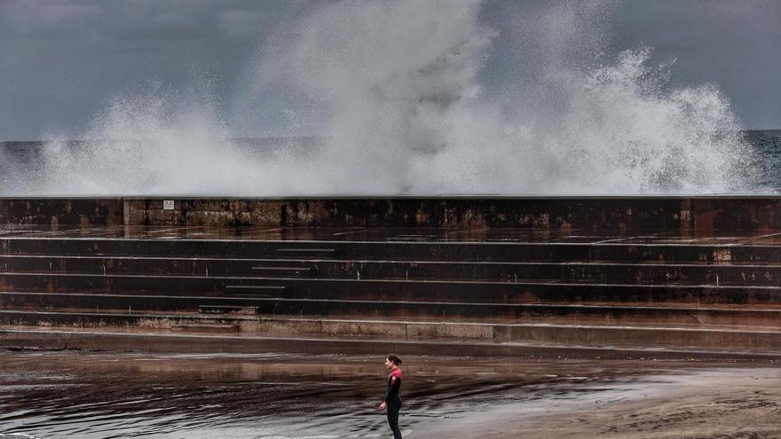 El viento y el oleaje, protagonistas de la jornada de este miércoles en Canarias