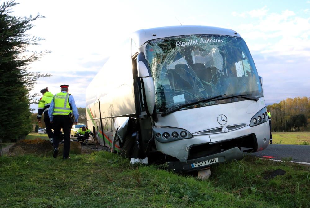 Onze escolars ferits en un accident d'autocar a Peratallada