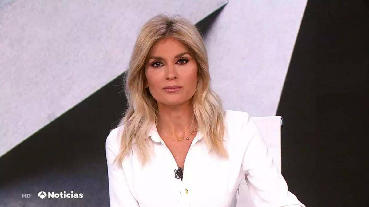 Sandra Golpe presenta uno de los espacios que más audiencia aporta a la cadena, Antena 3 Noticias.