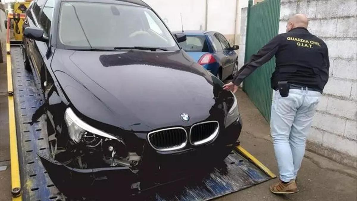 Estado en el que quedó el coche tras el atropello.