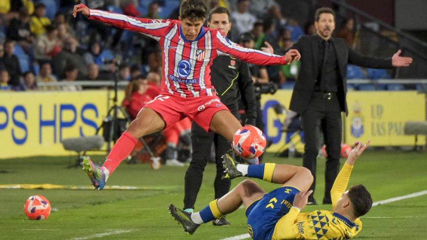 Resumen, goles y highlights del Las Palmas 1-0 Atlético de Madrid de la jornada 32 de LaLiga EA Sports
