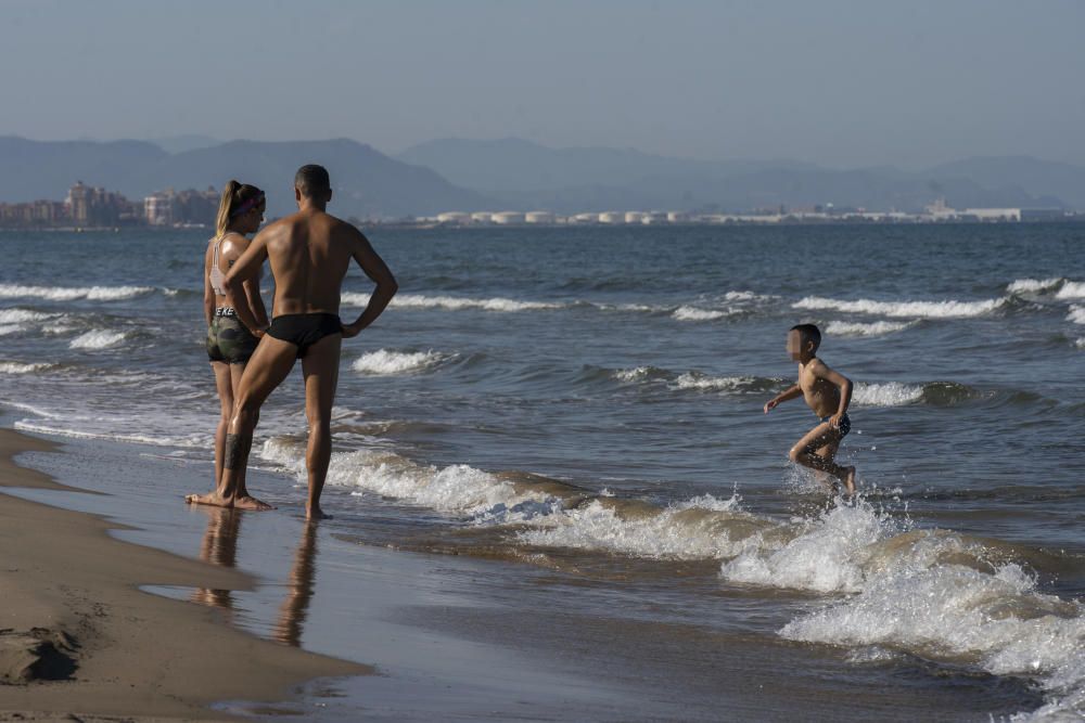 Playas y terrazas llenas en València en los primeros días de la fase 1