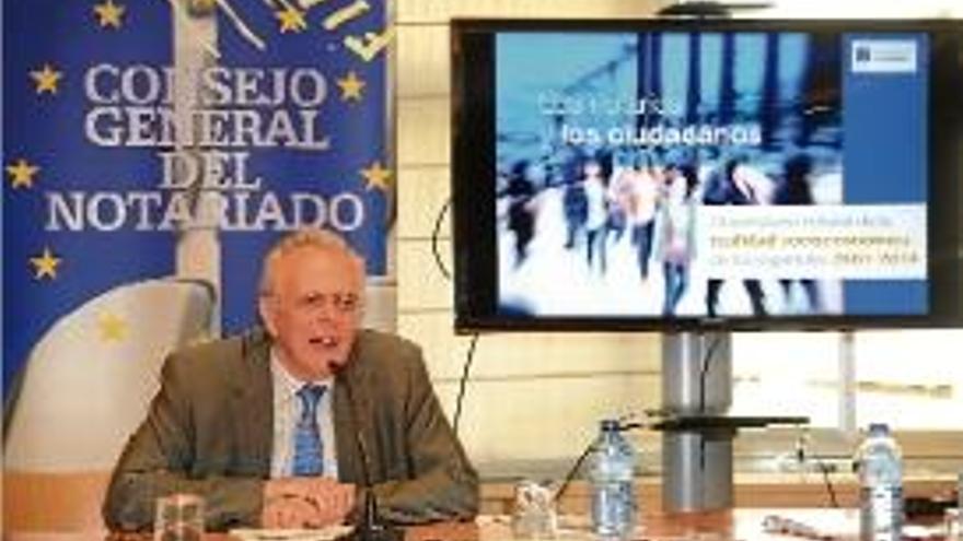José Manuel García Collantes, president del CGN, durant la presentació de l&#039;Observatori de la realitat socioeconòmica.