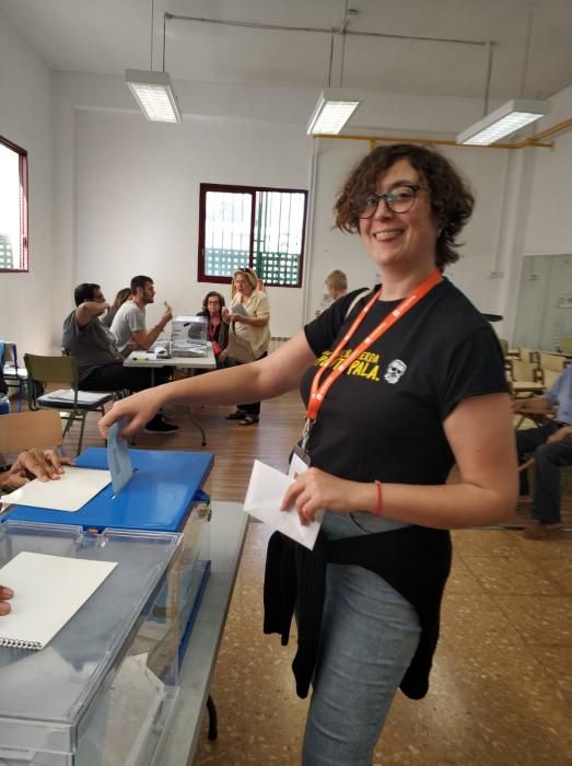 Violeta García (Compromís) vota en Alaquàs.