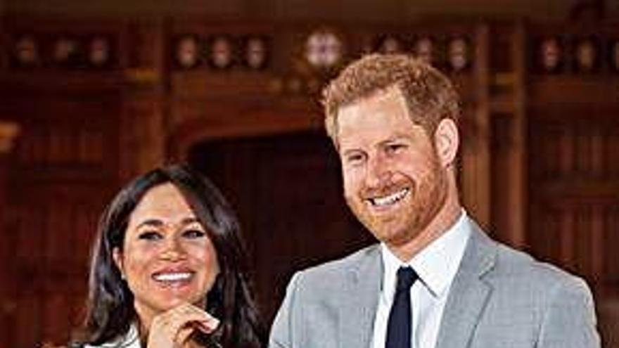 Markle y Guillermo con su hijo.