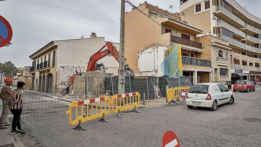 El Molinar asiste a la demolición de otra vivienda tradicional