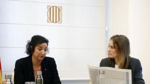 GRAFCAT7713. BARCELONA, 03/02/2026.- La presidenta de Comuns en el Parlament, Jéssica Albiach, junto a la consellera de Economía y Finanzas, Alícia Romero, durante la reunión que han mantenido para evaluar el grado de cumplimiento de los acuerdos sobre los suplementos de crédito. EFE/Quique García