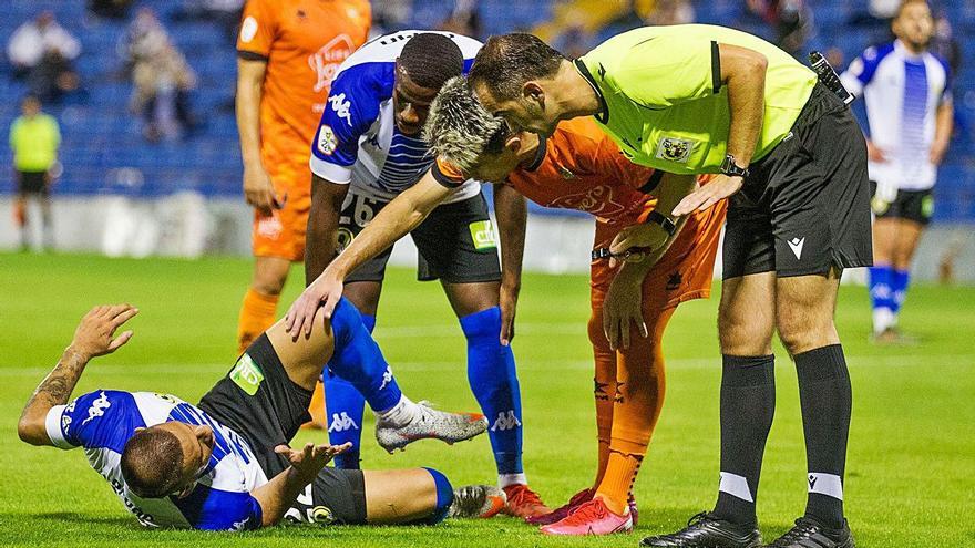 El delantero del Hércules Acuña, en el momento de lesionarse el domingo en la fascia plantar.