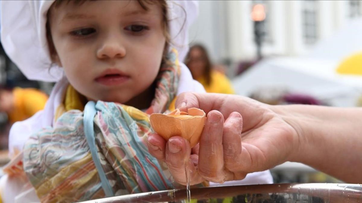 Festival de la tortilla en Malmedy, en la frontera alemana este martes.