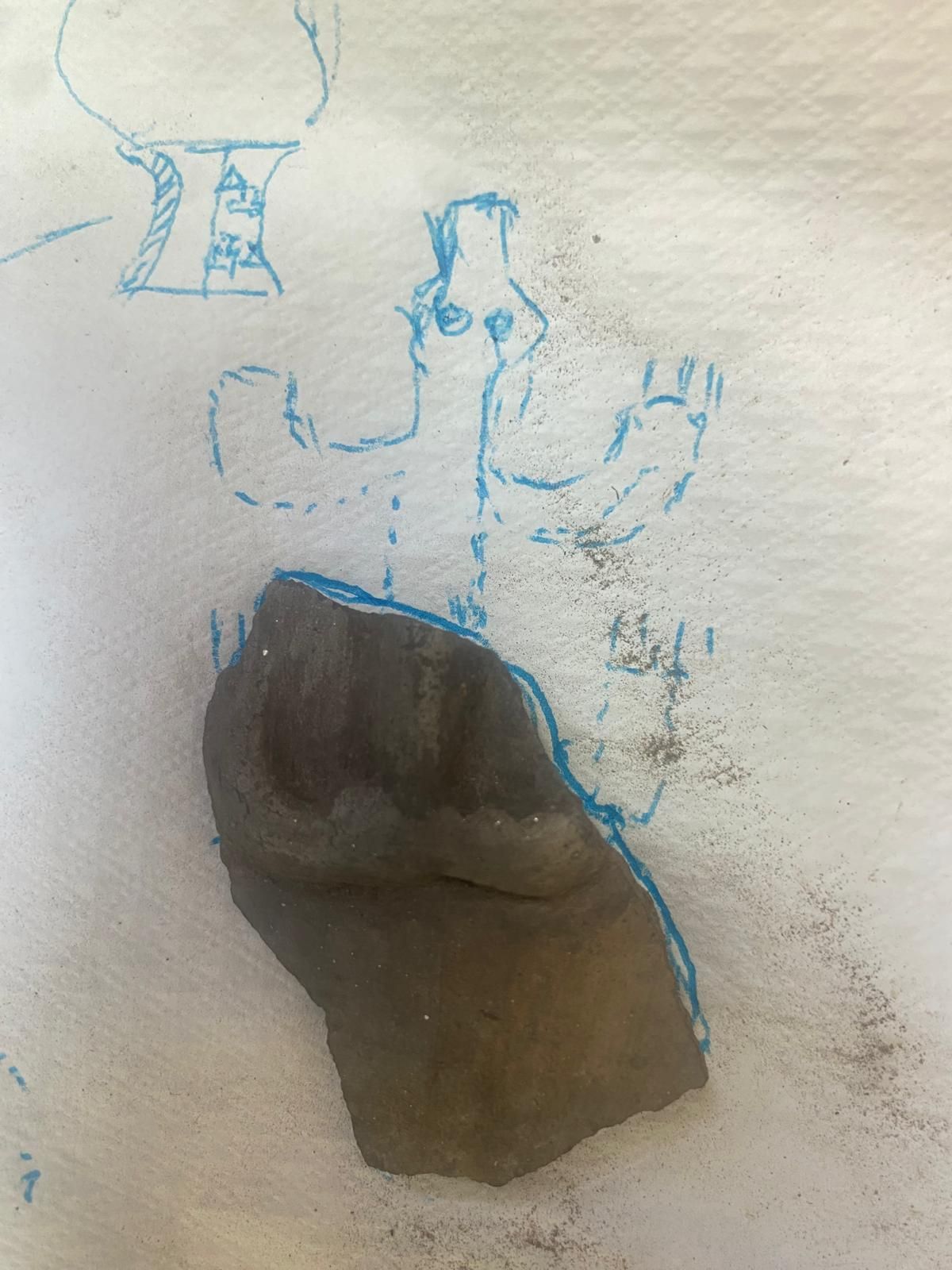 Fragmento de un zoomorfo en perspectiva cenital aparecido en El Viso