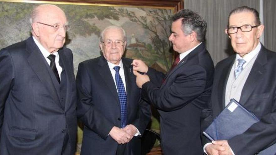 Por la izquierda, Aurelio Menéndez, José Luis Martínez, Valentín Martínez Otero y Juan Velarde, ayer, en Madrid.