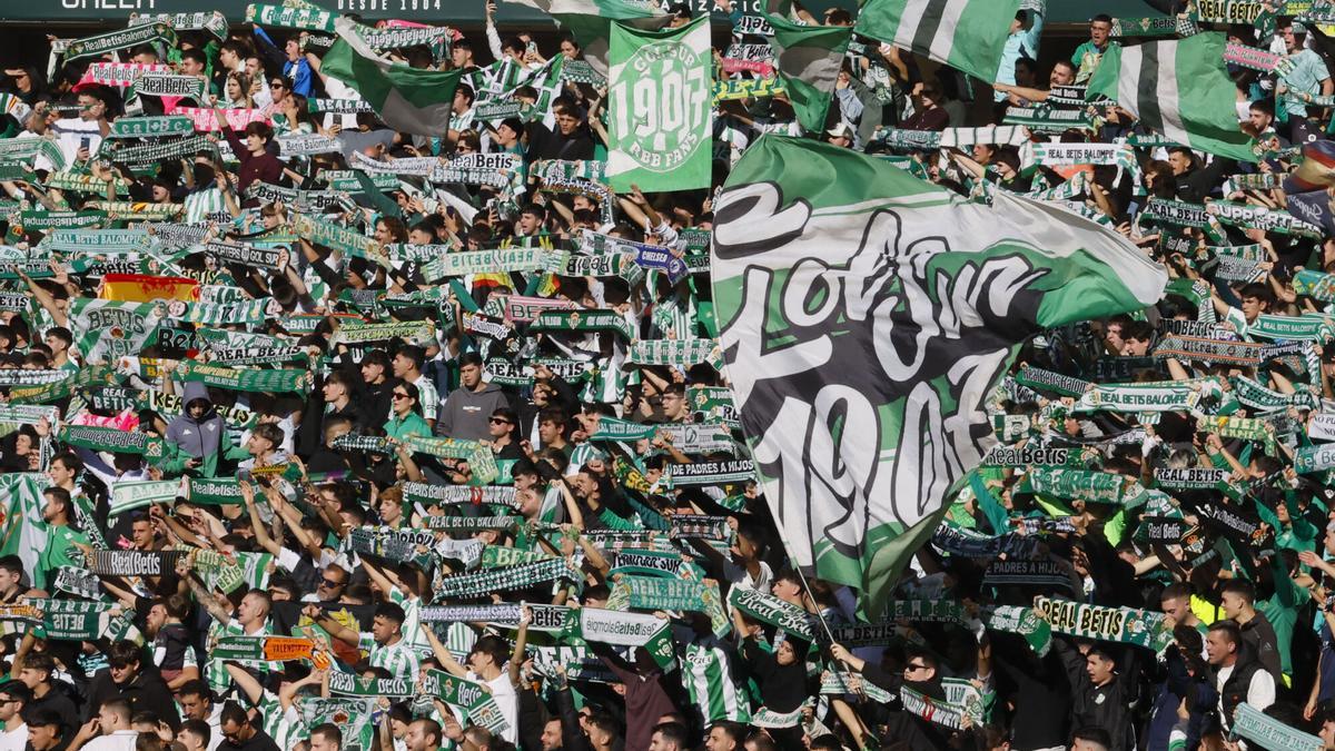 Imagen de archivo de aficionados béticos en La Cartuja.