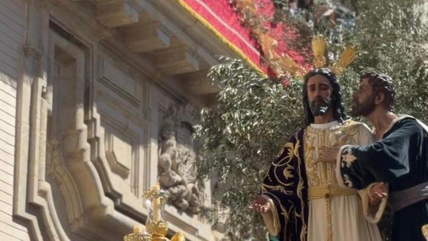 Vídeo | Sale Nuestro Padre Jesús de la Redención a las calles de Sevilla