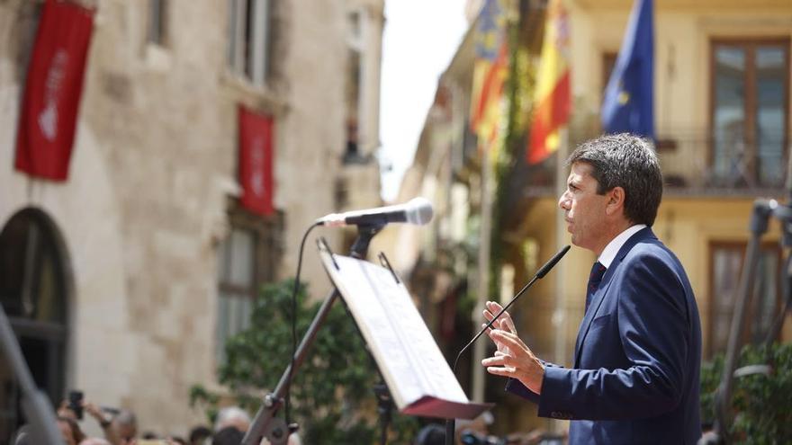 Mazón promete estar a la altura del pueblo valenciano a su llegada al Palau como presidente de la Generalitat