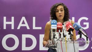 La secretaria general de Podemos Euskadi, Nagua Alba, interviene en la rueda de prensa en la que ha anunciado que no se presentará a la reelección para el cargo en las primarias.