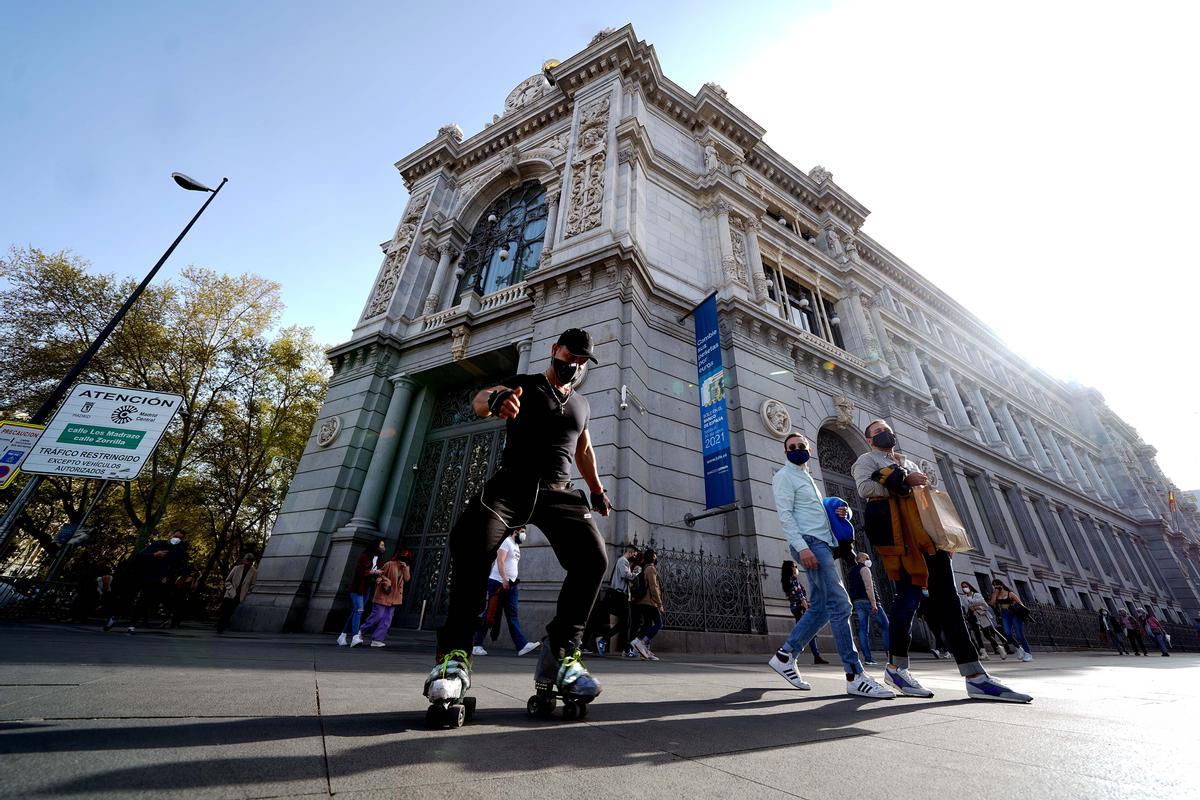 El Banc d’Espanya insta a continuar tancant oficines sense descuidar la gent gran