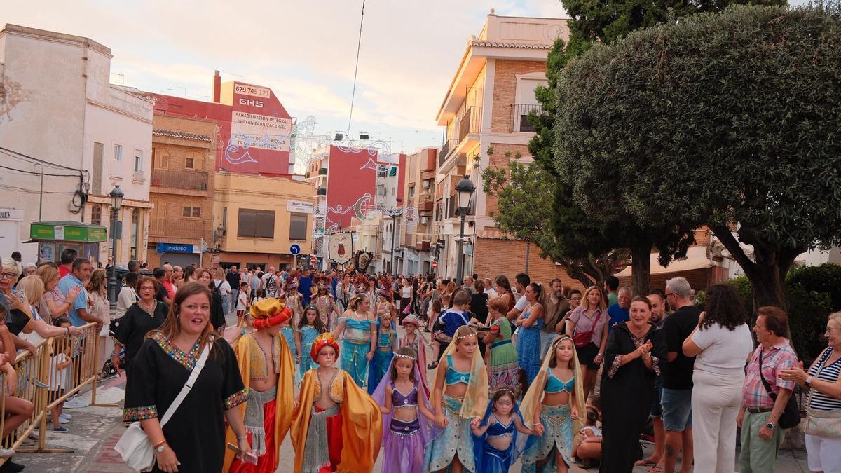 Desfile del desfile infantil de Moros y Cristianos celebrado en Paterna.