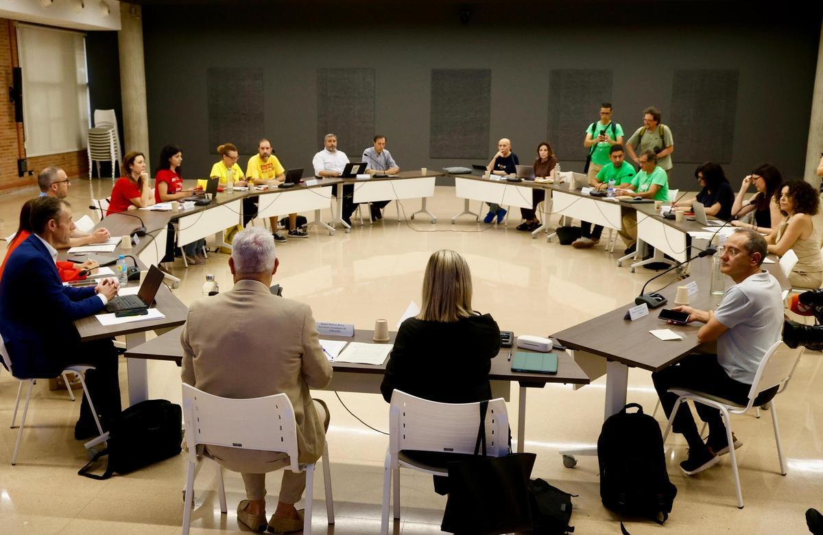 La conselleria convoca un nuevo calendario de negociaciones con los sindicatos de educación