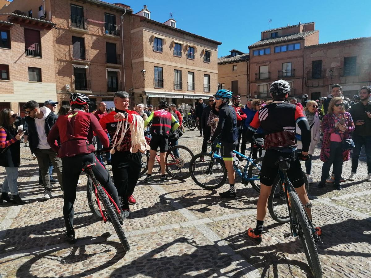 GALERÍA | Toro se vuelca con la VinToroBike