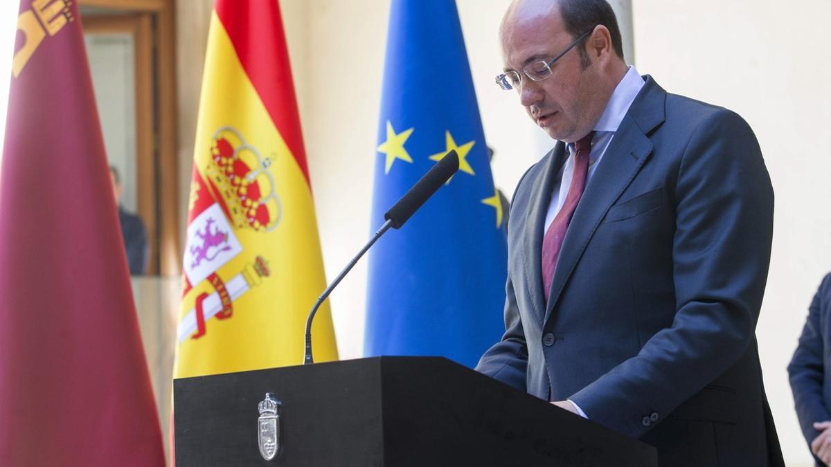 Pedro Antonio Sánchez anunció su dimisión el 4 de abril de 2017