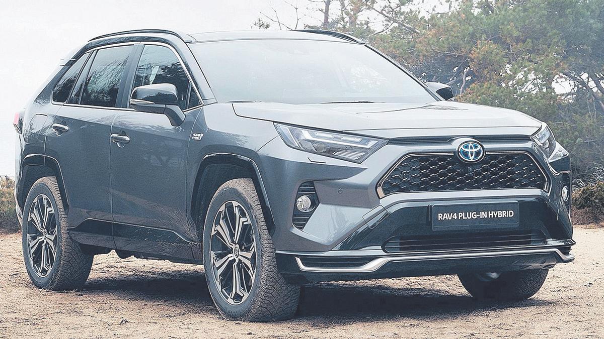 El Toyota RAV4 híbrido enchufable cuenta con un sistema de propulsión que desarrolla 306 CV de potencia.