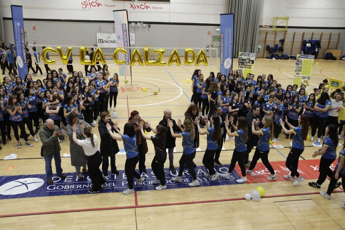 Gijón. Presentación de escuelas deportivas y equipos 2025/26 del CV La Calzada y 40 aniversario.
