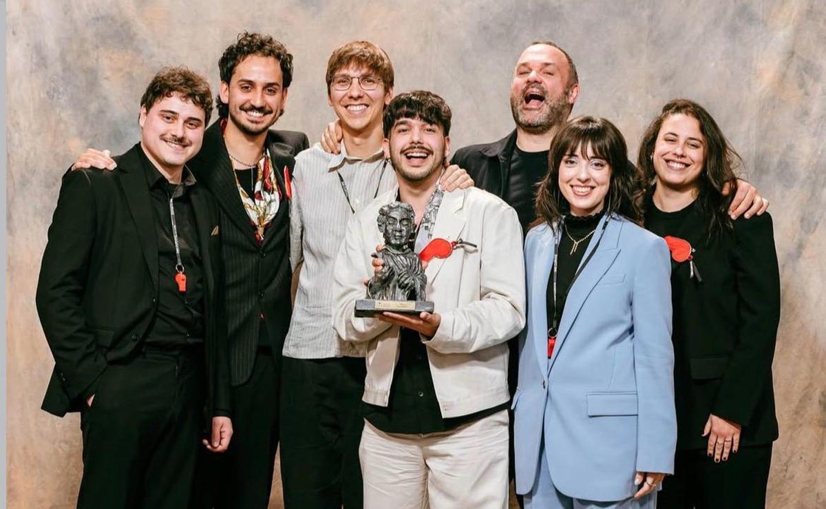 Silva, co equipo de ‘360 Curvas’, entre eles o tamén estradense Manuel García Vicente.  |