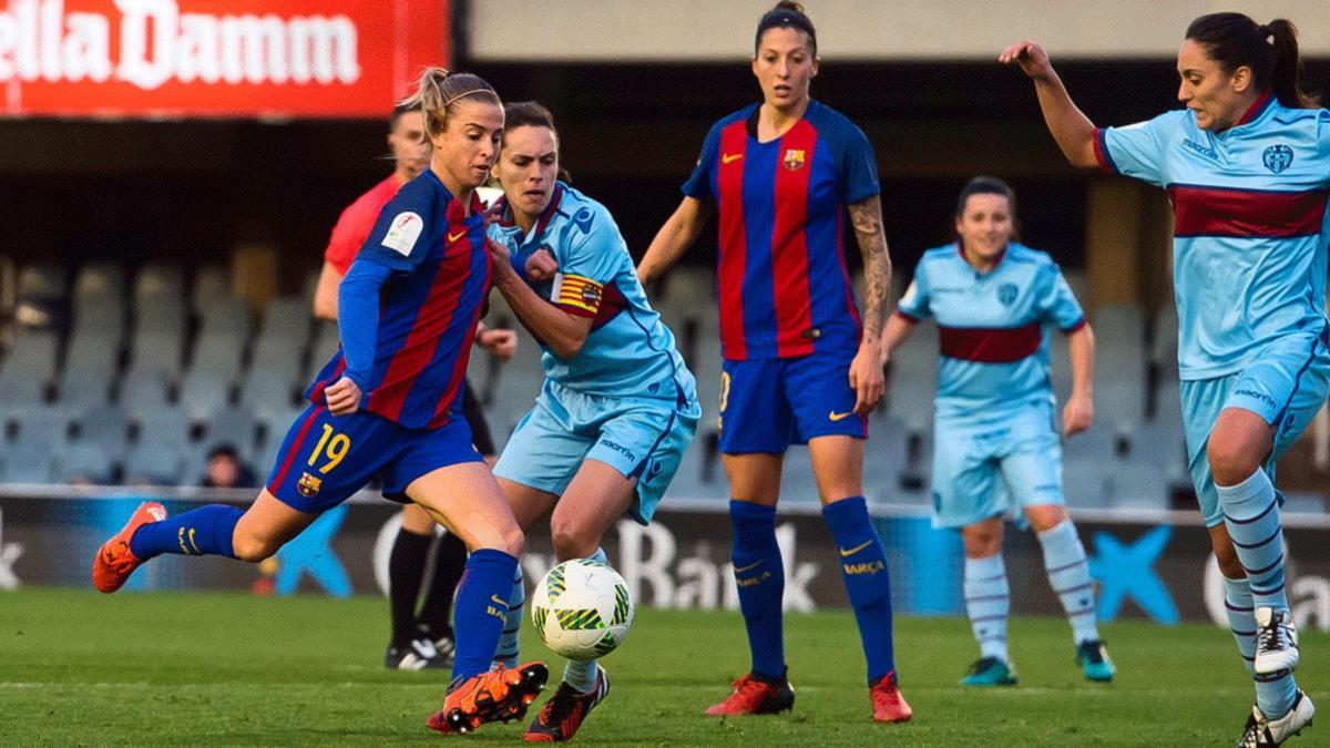 El Barça femenino sigue la estela del líder