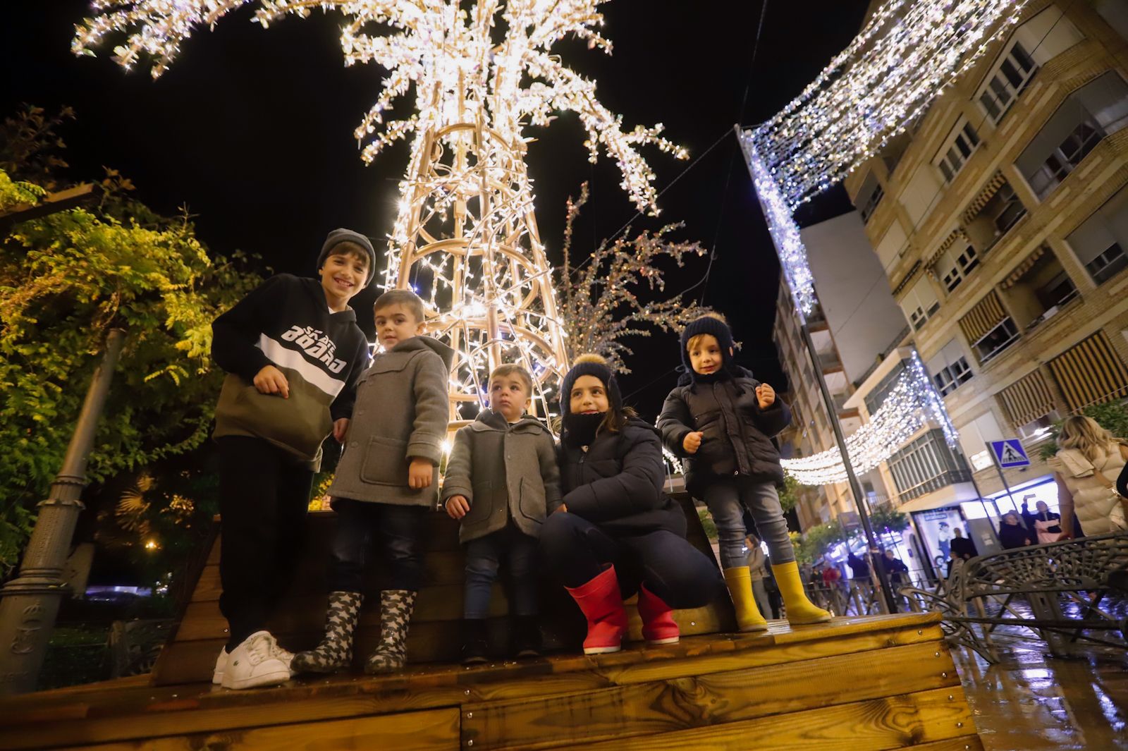 Puente Genil ilumina la Navidad con el estreno mundial de Ecogreenlux