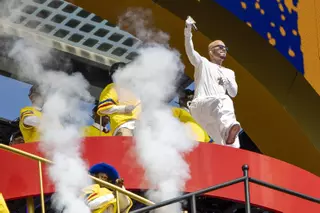 J Balvin pone el sabor latino y Coldplay aparece por sorpresa en el show del descanso