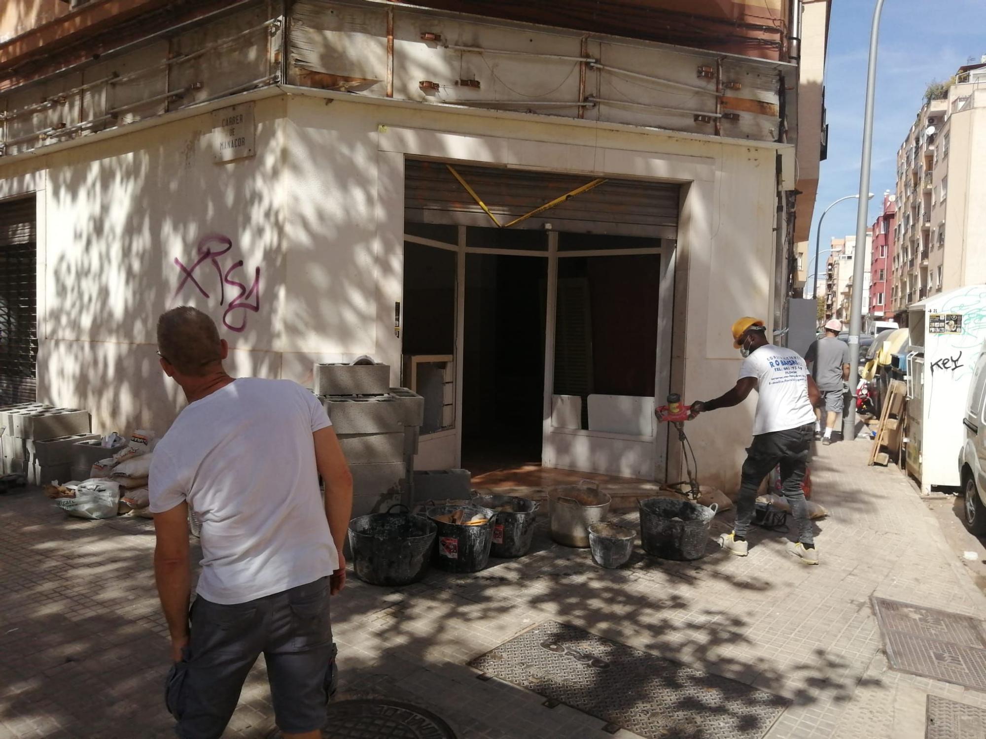 Tapian el edificio okupado de la calle Manacor de Palma tras el incendio