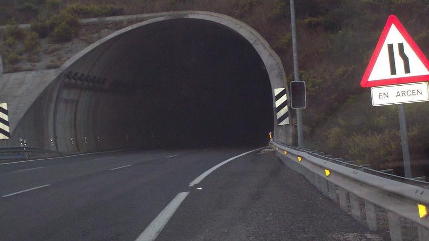 Fallece en el acto un motorista en el túnel de Miravete