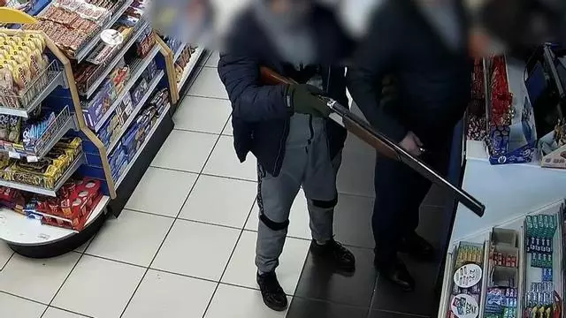 Detenidos en Valencia dos ladrones de coches que posteriormente atracaban gasolineras a punta de escopeta