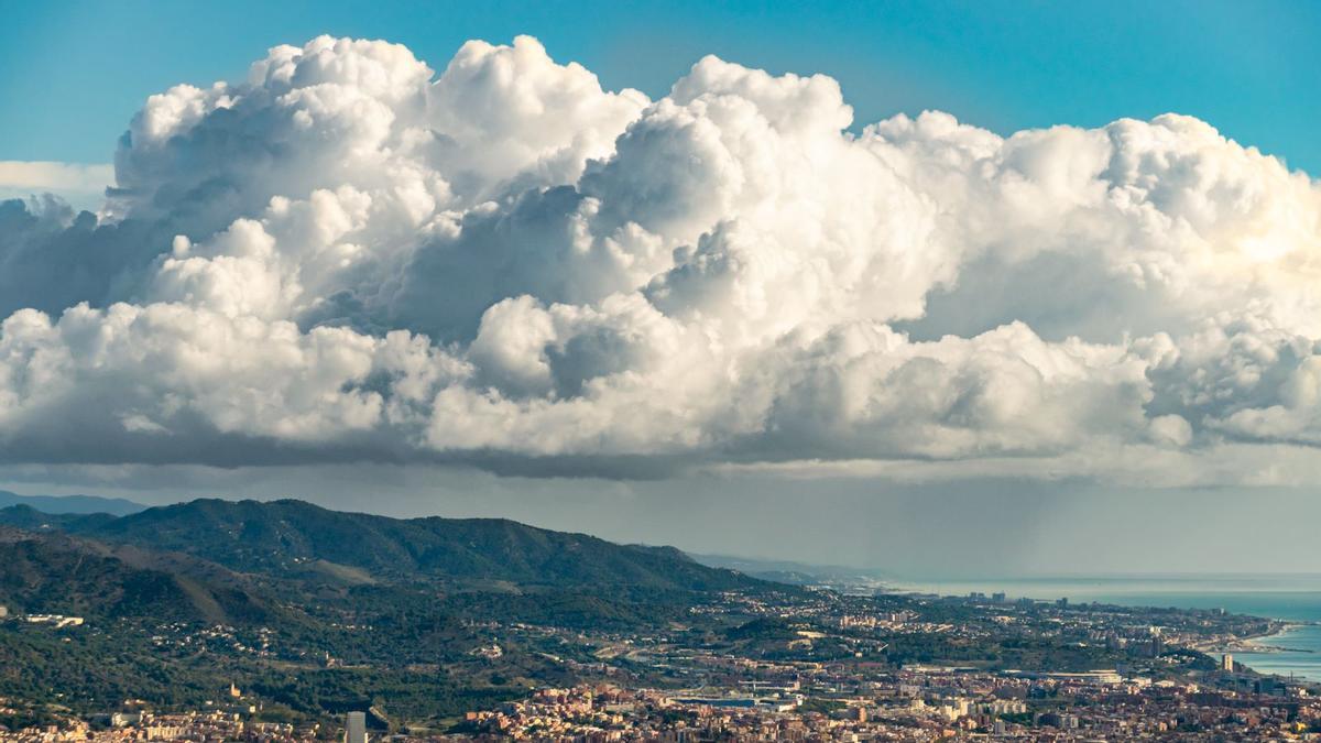 Nubes sobre el Barcelonès y el Maresme