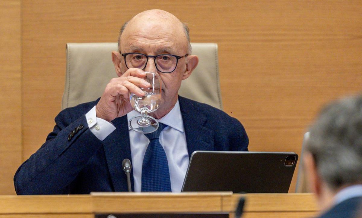 L’exministre d’Hisenda, Cristóbal Montoro, el 14 d’abril. | RICARDO RUBIO / EUROPA PRESS