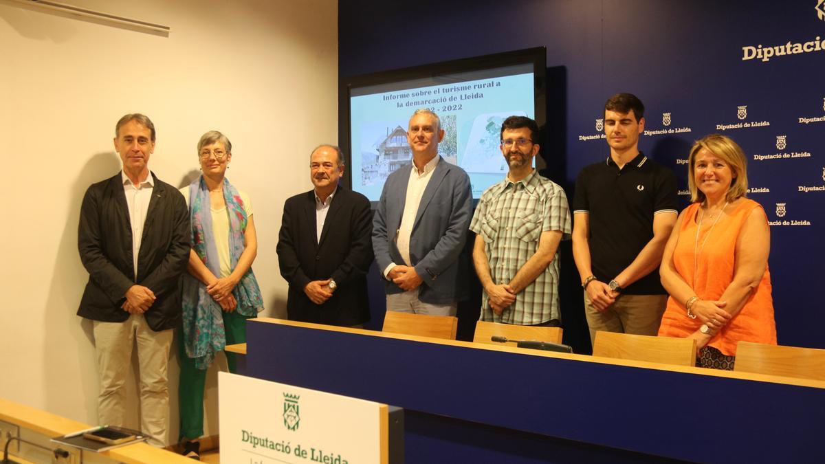 Presentació de l’informe a la Diputació de Lleida amb la presència de representats del Patronat de Turisme i els responsables de l'estudi.