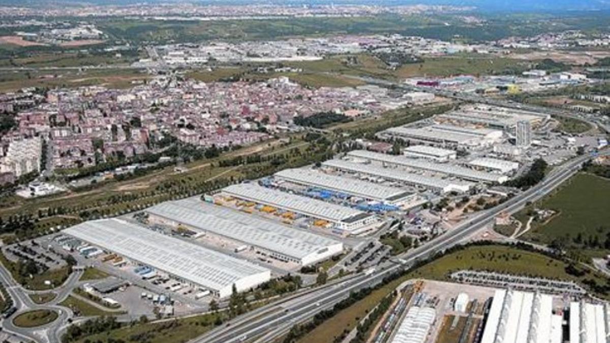 Muy bien conectado 8 Naves industriales en el CIM Vallès, junto a la autopista AP-7.