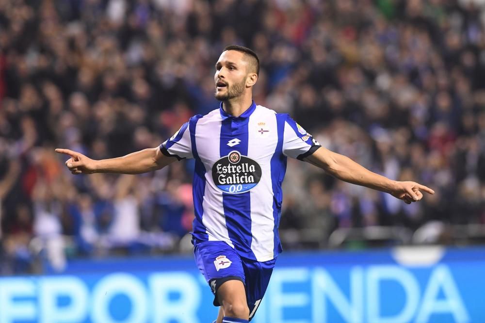 El Deportivo firma una gran victoria en Riazor y sale de puestos de descenso.