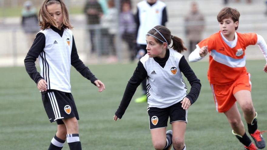 Las niñas de la cantera del VCF seguirán pagando pese a que los niños van gratis