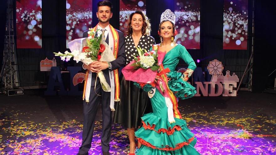 María Bonilla y Sergio Aragón, con la alcaldesa Toñi Ledesma.