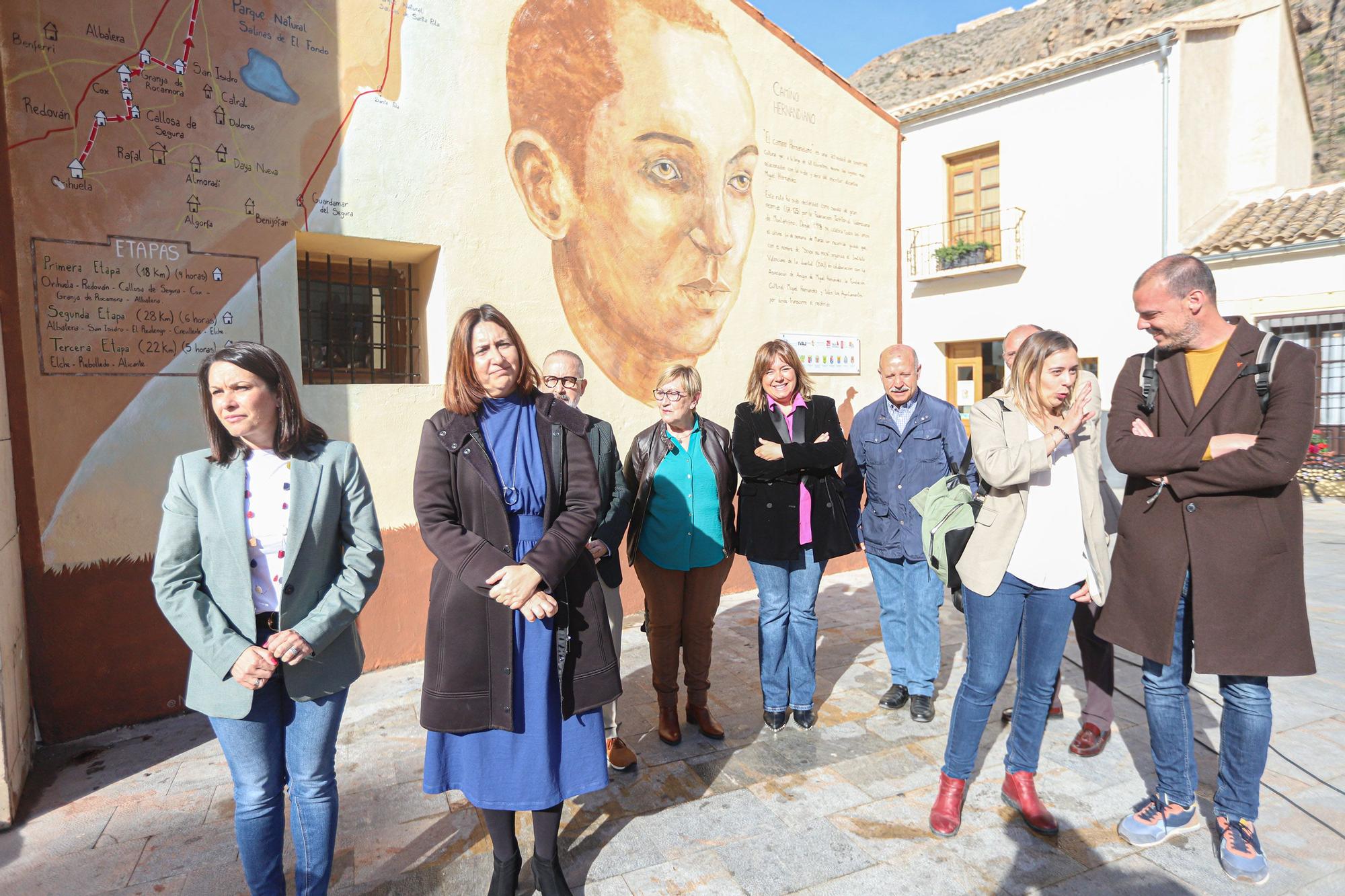 Homenaje a los oriolanos víctimas en los campos de concentración nazis colocando sus "Taullels de la Memòria" en el Rincon Hernandiano